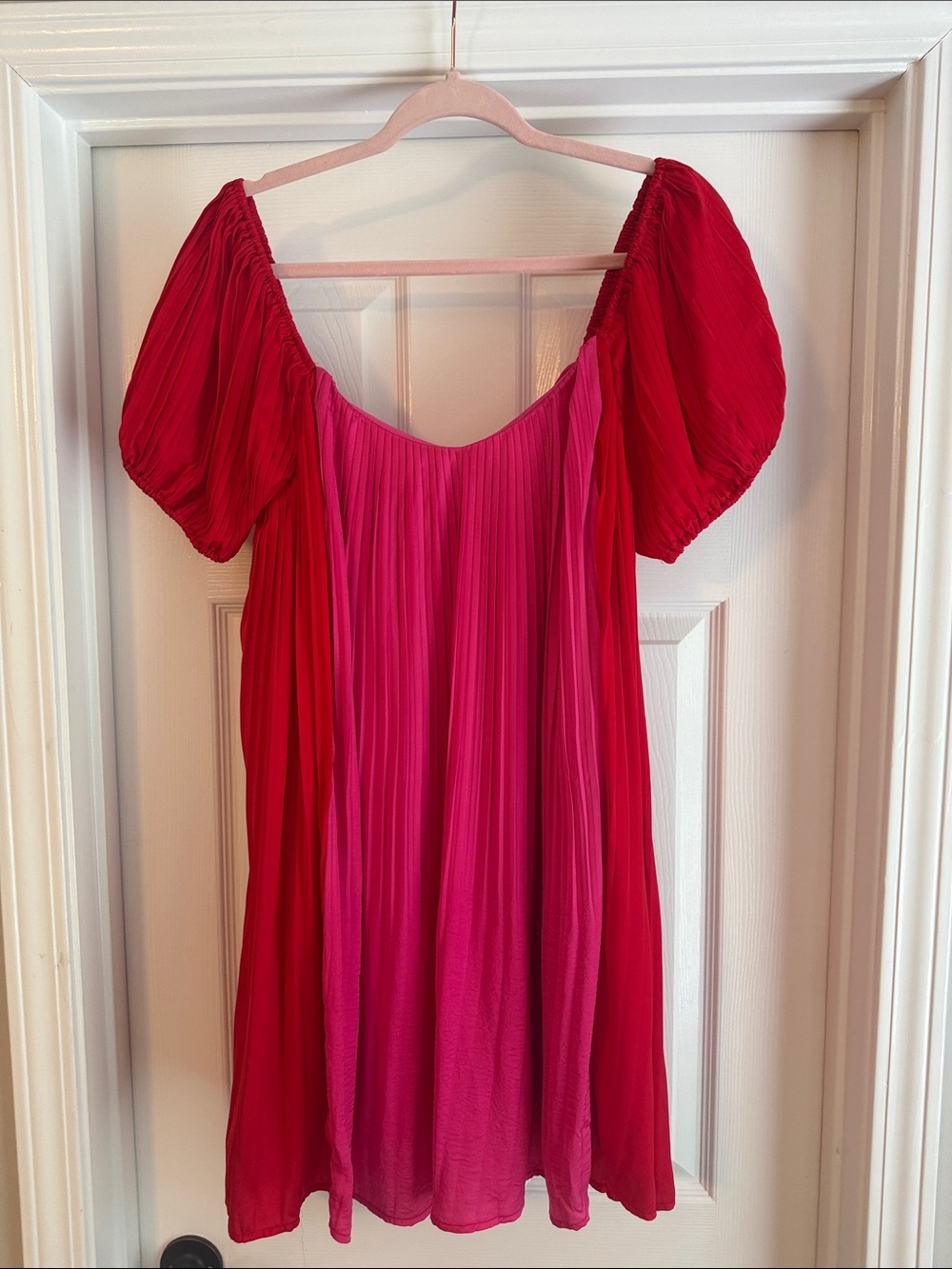 TCEC Two-Tone Red and Fuchsia Pleated Puff-Sleeve Dress